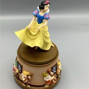 Disney Snow White and the seven dwarfs music box.
